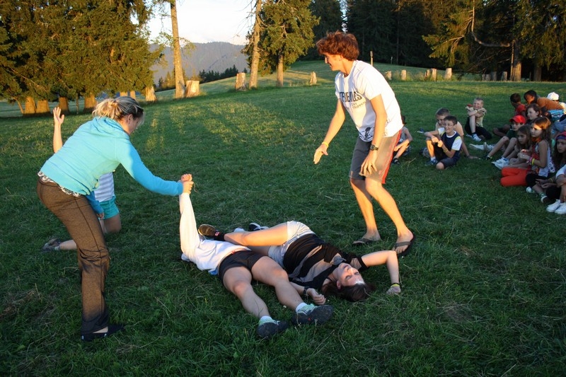 Village Camps International Summer Camp Leysin, Switzerland 2026-07-14 https://www.villagecamps.com/journals_admin/images/706-14-campfire (89).jpg